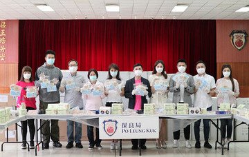 保良局向屬校學生派發防疫物資
