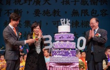 易澤峯及馮梁結紀念幼稚園30周年校慶
