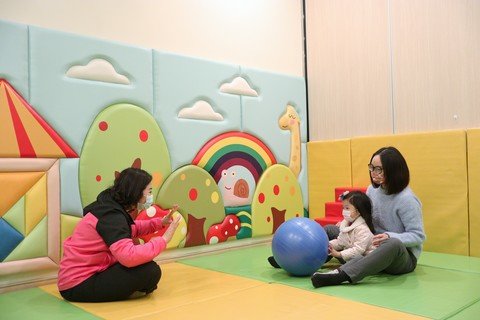 (Chinese Only)黃太感激在照顧早產兒的崎嶇路上遇到凌姑娘