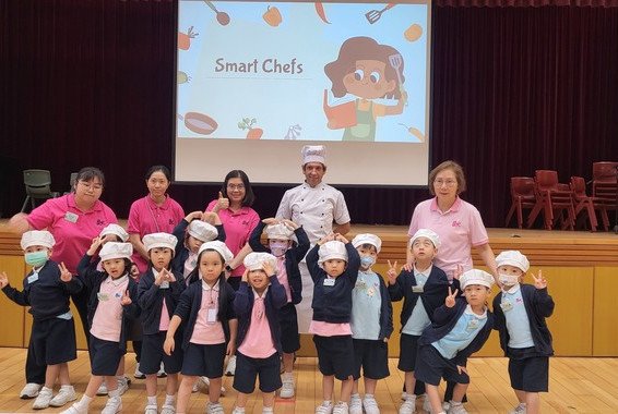 我们第一次到小学参加英文、音乐活动，好开心。