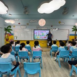 我们专心地上课・