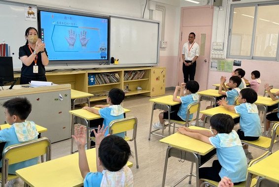 先举手，后发言・
