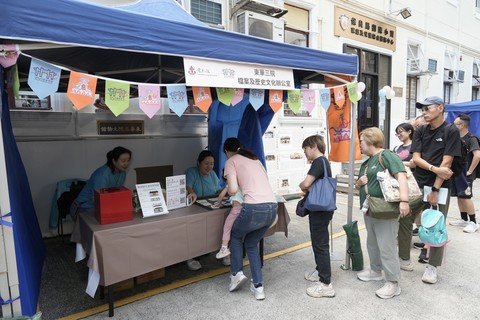 市民透過參與多個團體舉辦的教育攤位活動，深入了解歷史建築的保育工作及其文化價值。