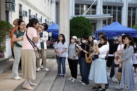 活動設有多場導賞團，帶領市民深入了解中座大樓的歷史及本局的服務發展。