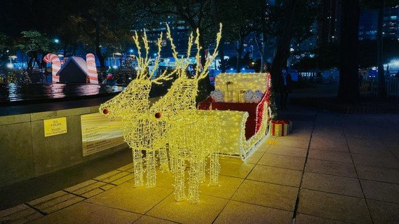 V Mart第一期以「童話聖誕」為主題，現場設有多個巨型聖誕打卡裝置。