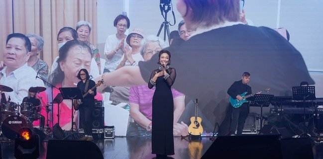 《中年好声音》义工大使周吉佩先生、刘洋先生、李金凯先生及龙婷女士演绎经典歌曲及分享各人的生命故事，以歌声传递爱与希望。
