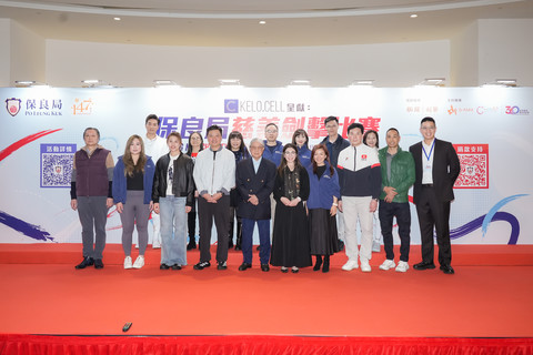 艺人黎诺懿先生及前香港剑撃队代表何嘉丽女士於开幕仪式后参与名人慈善赛，互相切磋剑艺，携手为慈善出力。