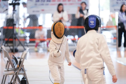 小剑手们尽情发挥，竭尽所能参赛，展现出奋斗的精神。