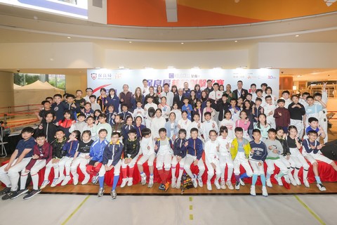 一众嘉宾与参赛选手於启动礼前合照留念。