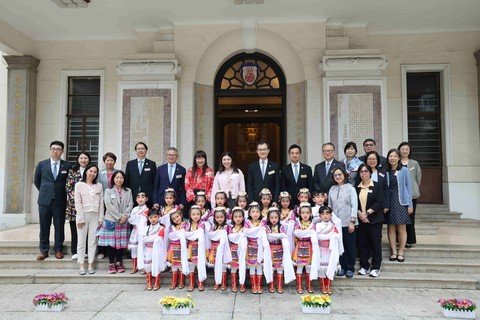 保良局屬下幼稚園學生於團拜活動上表演，向各界拜年。