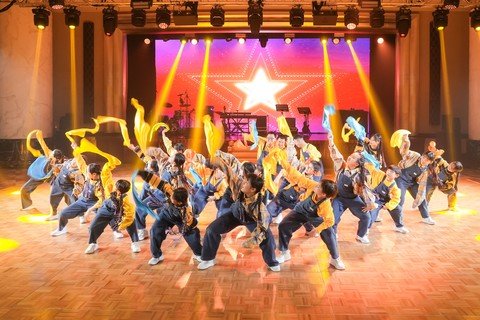 由本局属下中学、小学及特殊学校约 20 位学生组成的共融舞团 「保良局ONE23舞团」，为晚宴揭开序幕，呈献精彩动感的演出。