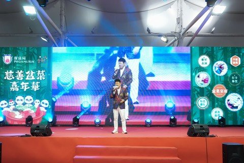 (Chinese Only)何國材大唱經典金曲，將現場氣氛推至高峰。