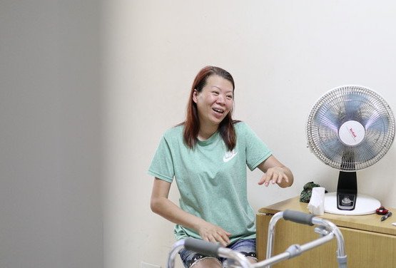 「我同仔仔講，人生無咁順⋯⋯但係都要堅持落去，雖然有波折，但總會過去。」(Chinese Only)